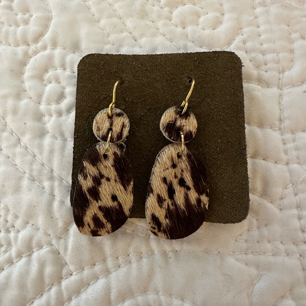 NWOT Leopard Print Dangle Earrings
